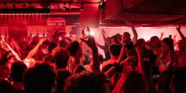 VERSATILE SYDNEY: THE SEND-OFF
